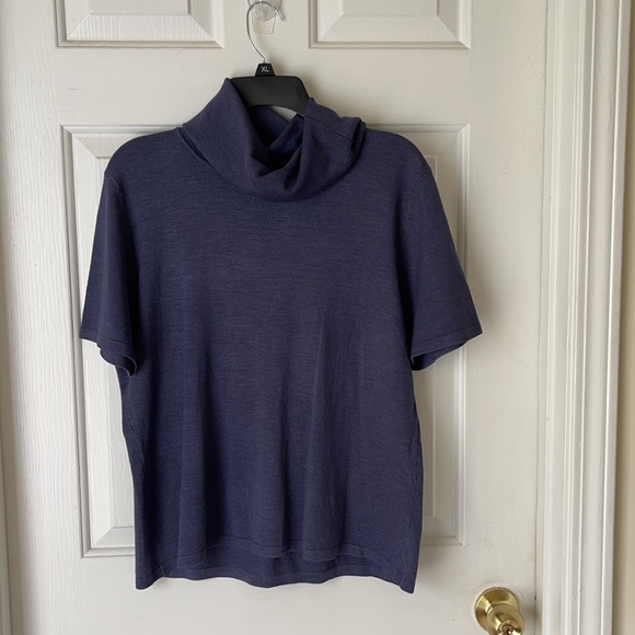 Top - Picture 2 of 4